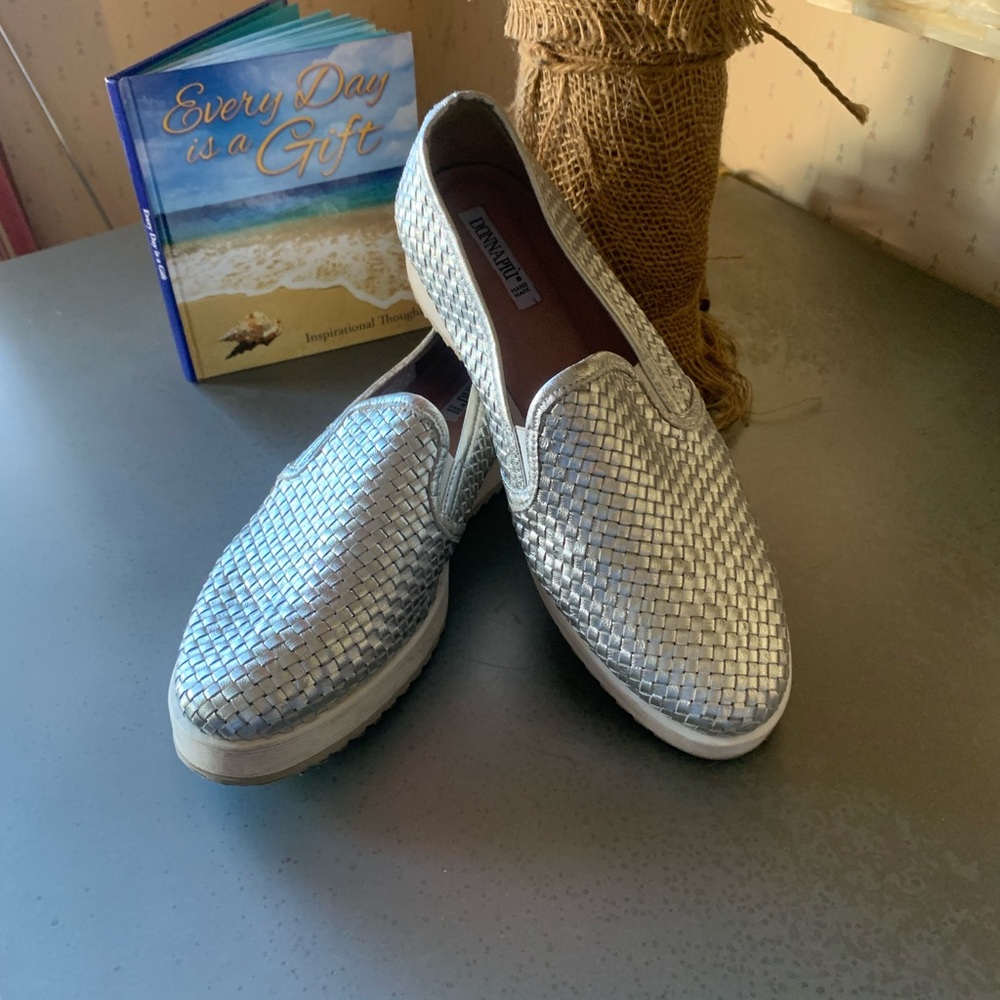 DONNA PIU, SILVER Metallic slip on’s, HAND MADE, size 39 or 8.5 to 9 COMFORTABLE